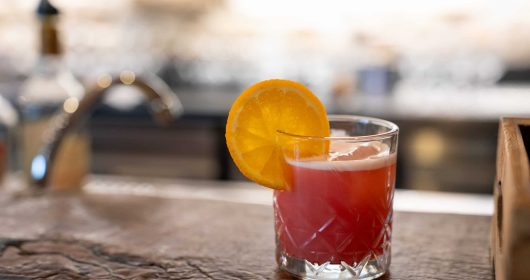Frühlingsdrink an der Lounge Bar im Familotel Sonnenpark