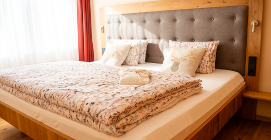 Familienbett mit Polster-Kopfteil